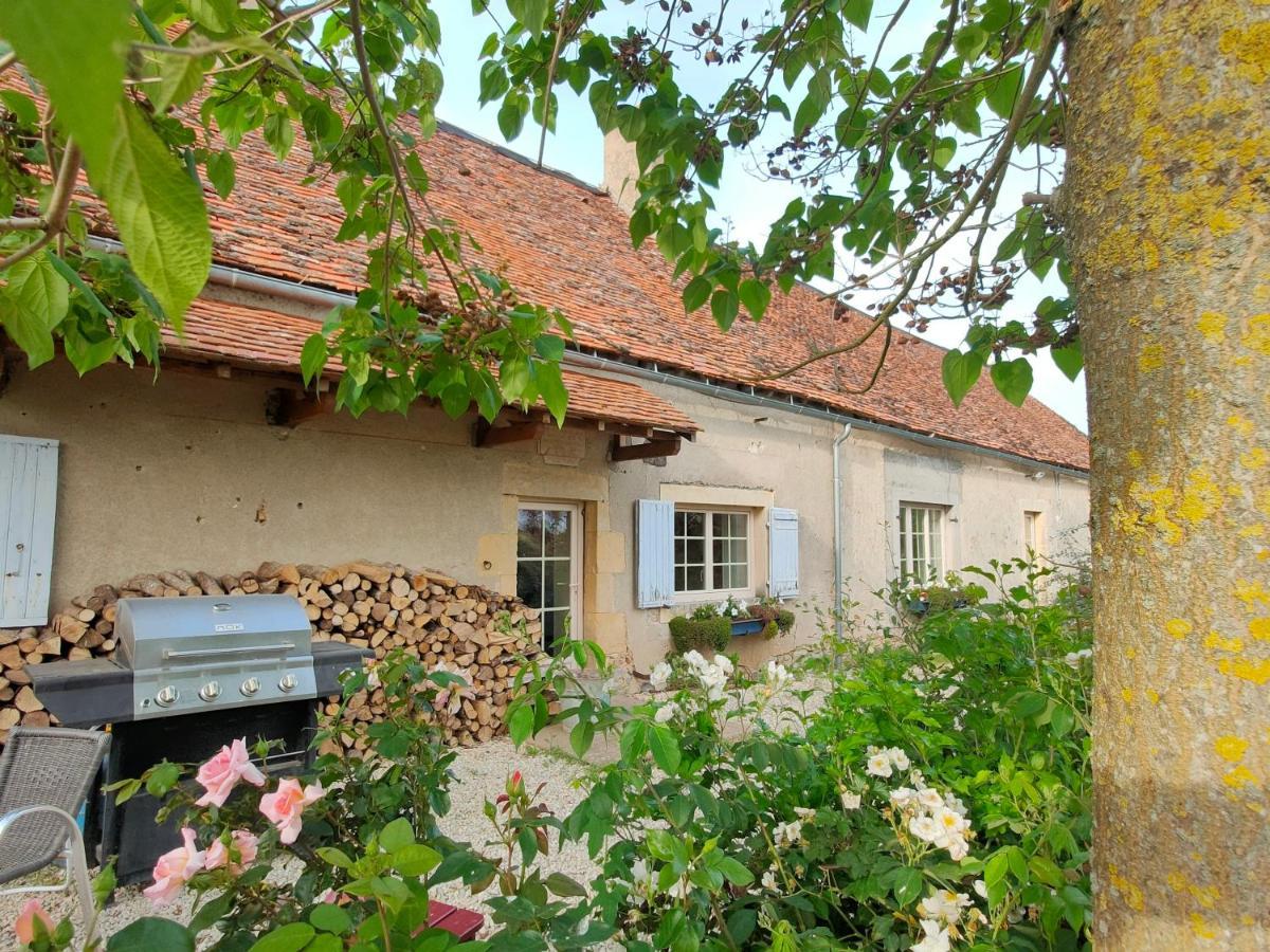 Gite De La Maison Fort Vereaux Exterior photo