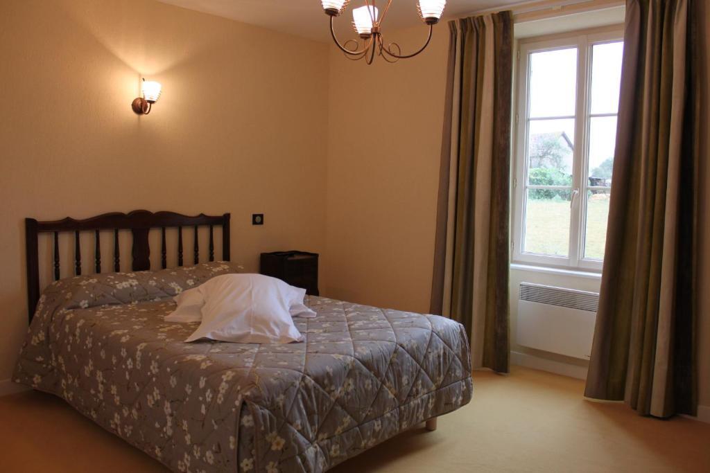 Gite De La Maison Fort Vereaux Room photo