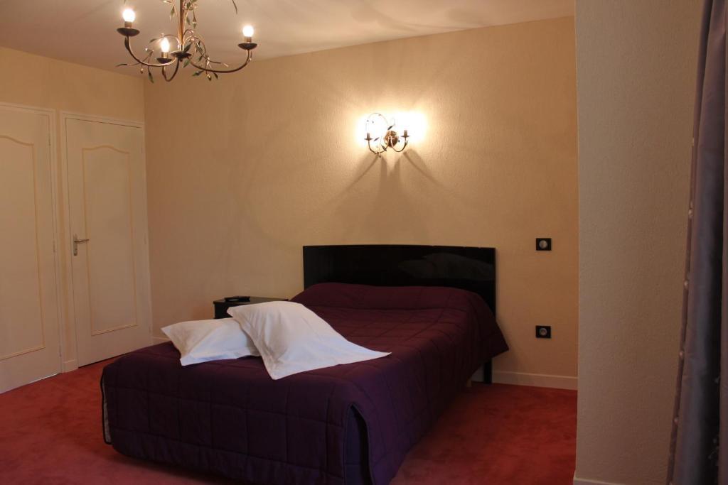 Gite De La Maison Fort Vereaux Room photo